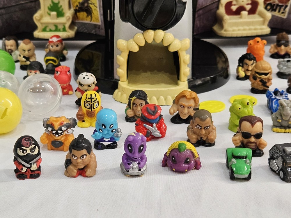 Squinkies Skull Cavern Playset with Figures and Bubbles
