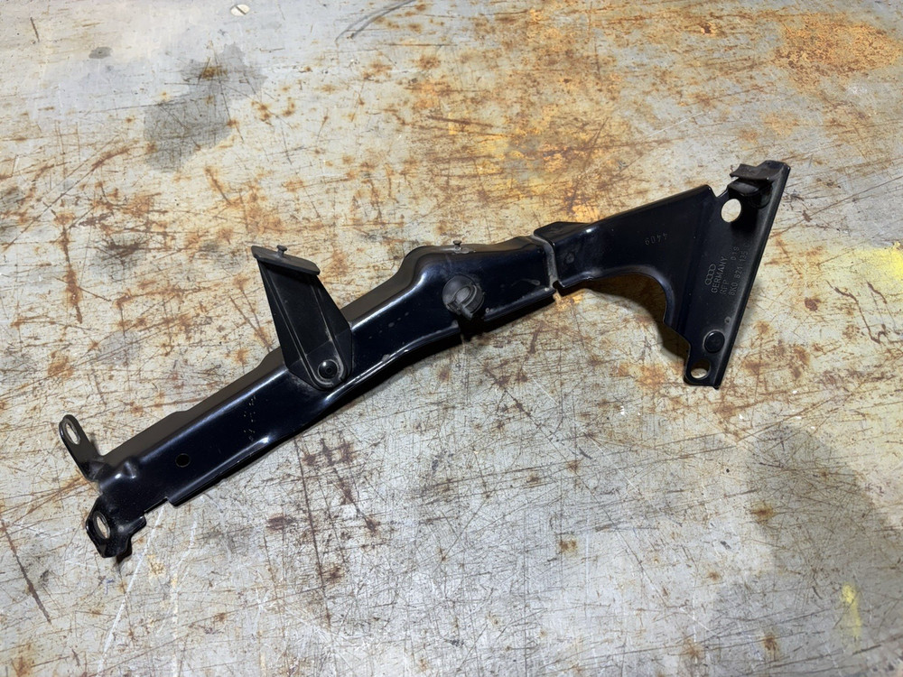 2010 AUDI A4  LEFT  FENDER SUPPORT BRACKET 8K0821135C