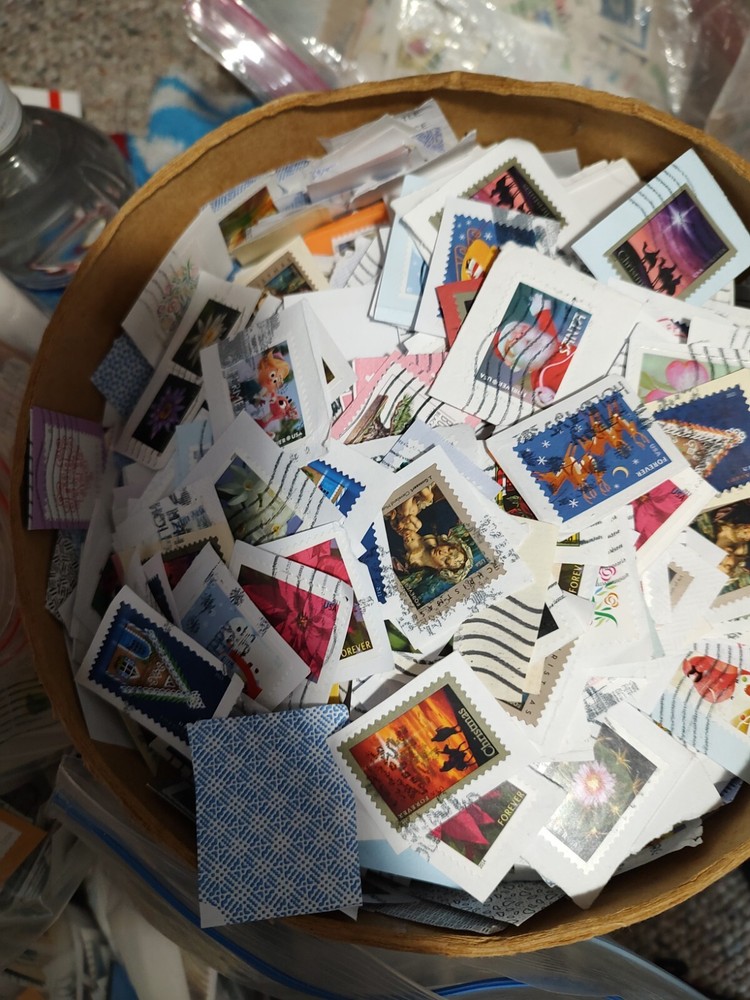 800 Used forever USA Stamps on paper - No Flags Picked from large box