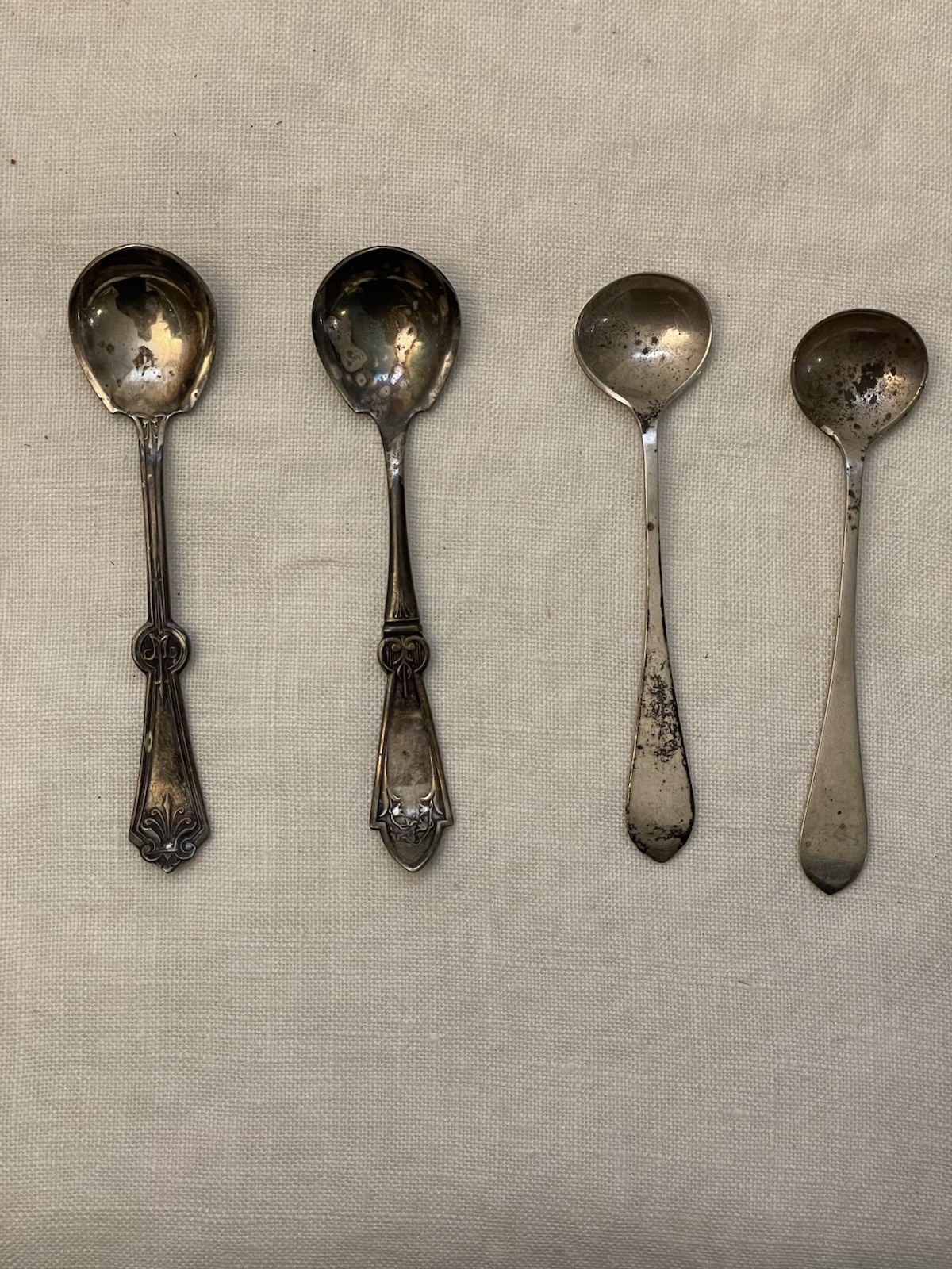 4 Victorian Sterling Silver Colbalt Salt Cellars with spoons (2 Stlg) 156g .925