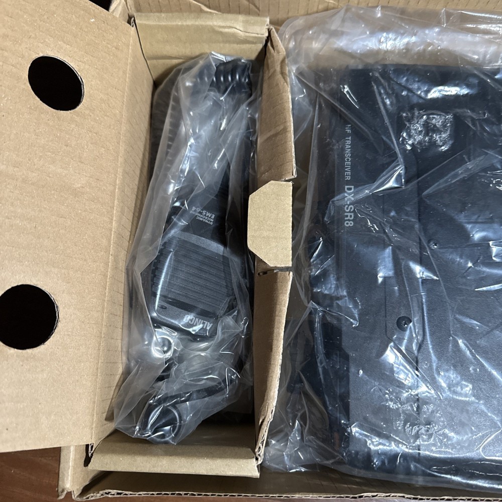 ALINCO DX-SR8T HF TRANSCEIVER. New Read