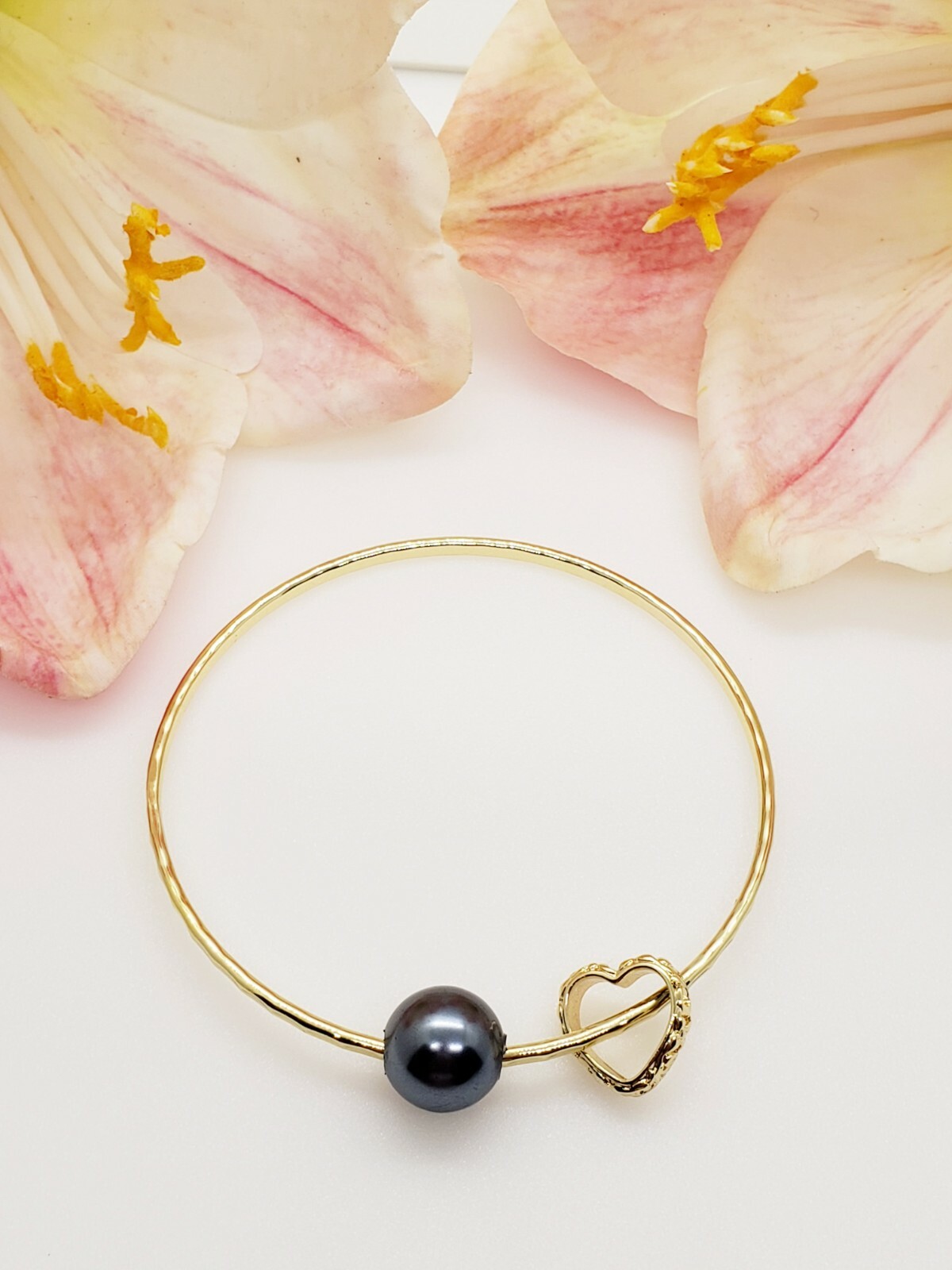 Black Pearl Hawaiian Heart Charm Bangle Bracelet Jewelry