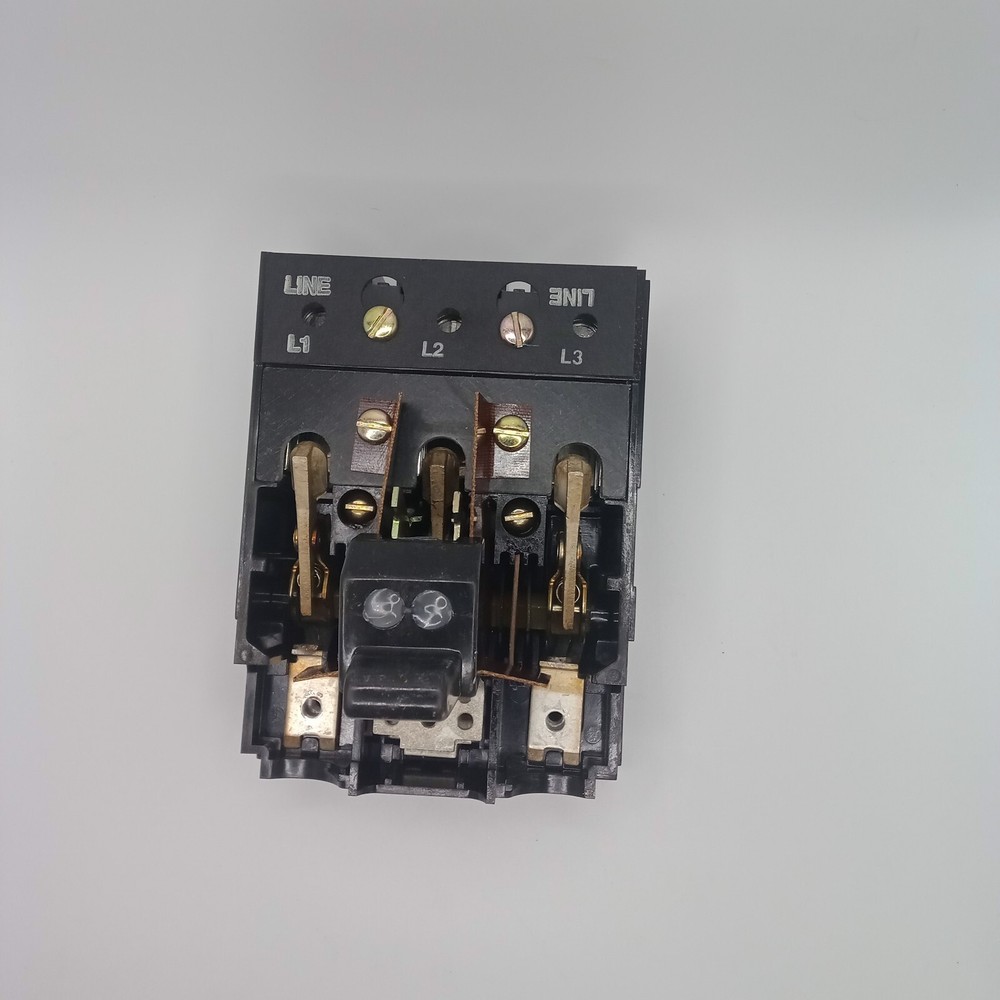 NEW GENERAL ELECTRIC THMS33 100 AMP 3-POLE DISCONNECT SWITCH