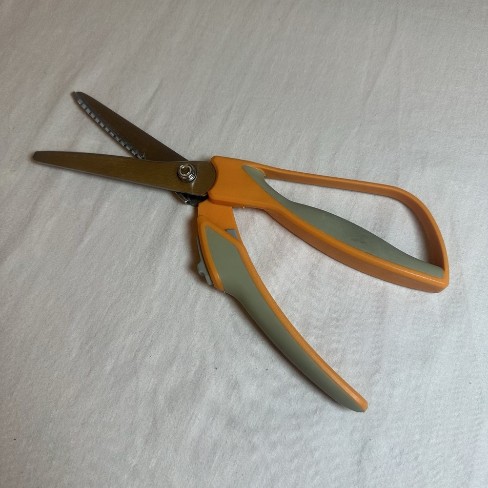 Fiskars Softouch Pinking Shears Scissors Spring Action Soft Touch Pre-owned