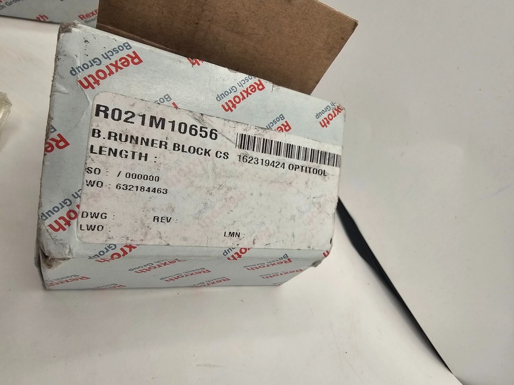 (QTY 1) REXROTH Runner Block CS R021M10656