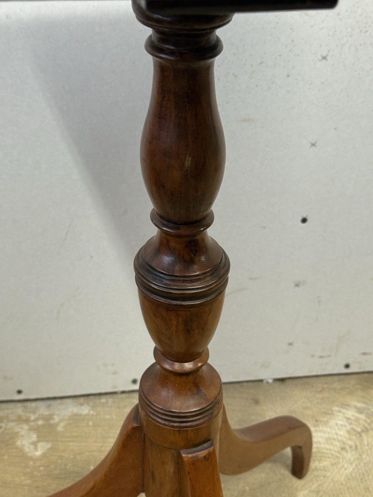 Antique New England maple federal cherry candle stand 1810 spider legs