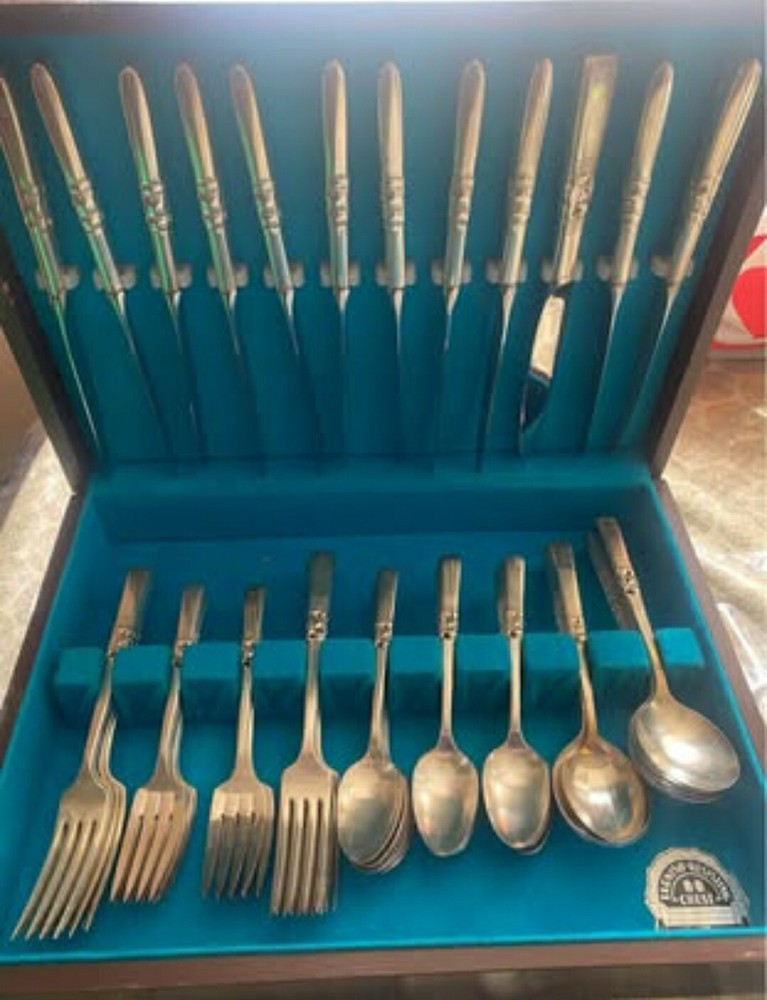 Vintage International 74 Piece Dinner Flatware Silverware Set in Walnut Case