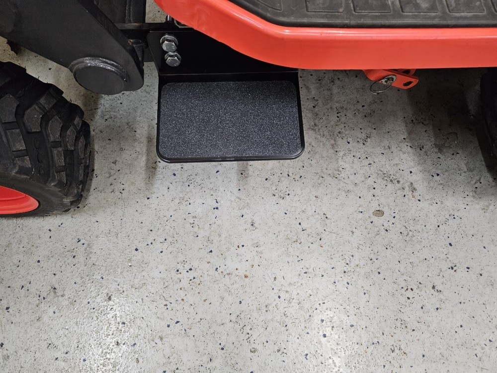 Kioti CS2220 / CS2520 Step