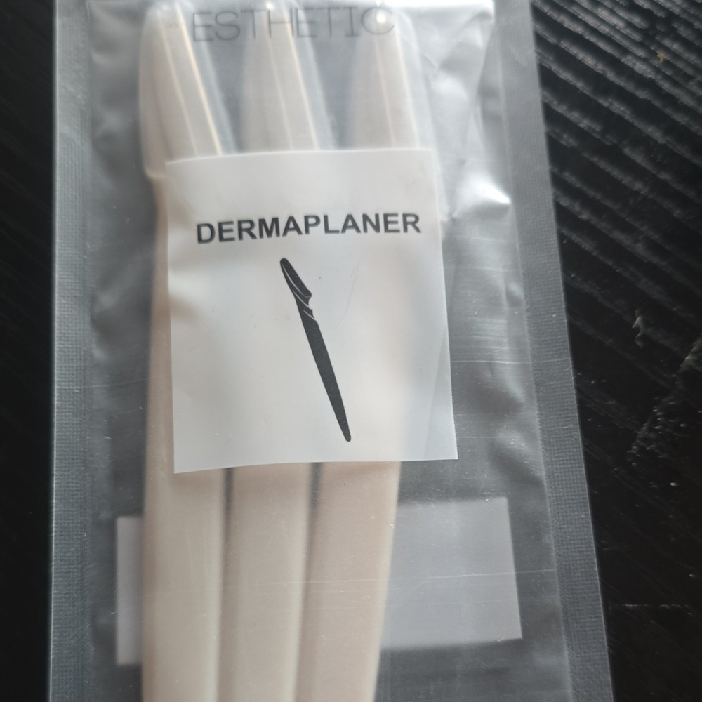 Esthetic Toki Dermaplaner Disposable White Razor 3-Pack Plastic