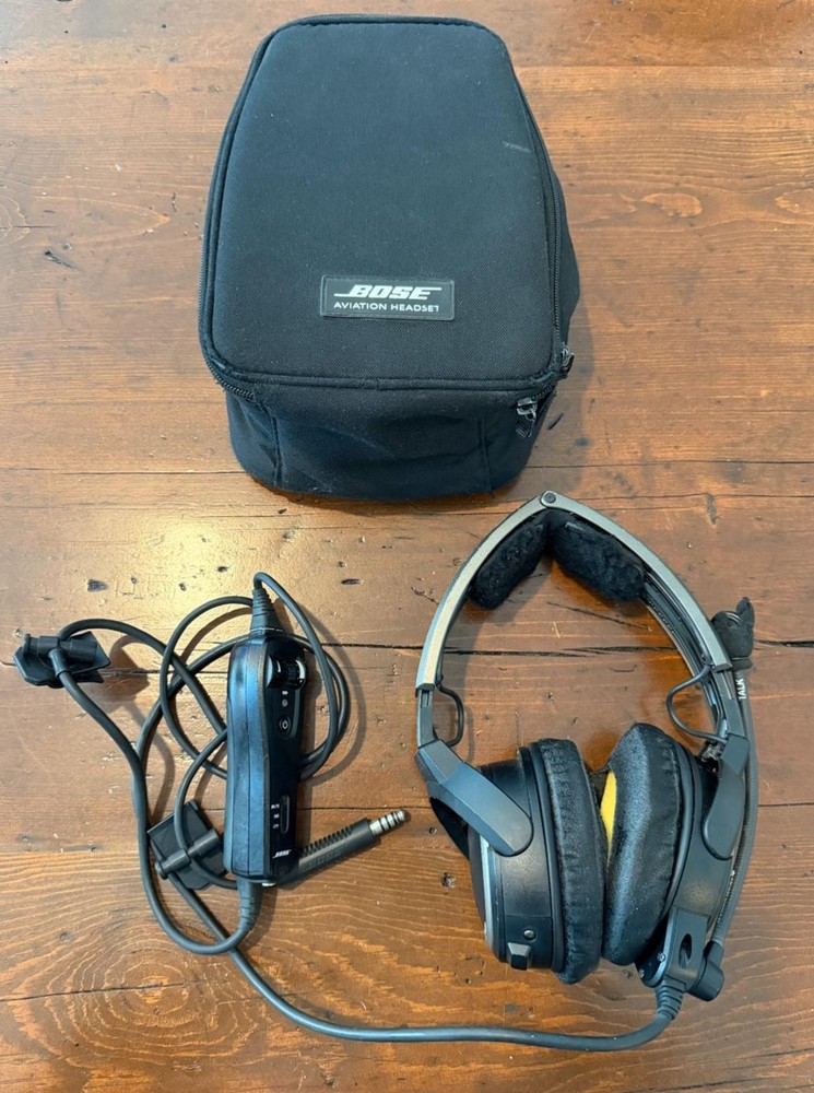 Bose A20 Aviation Headset - Single Plug NO BLUETOOTH Excellent Condition