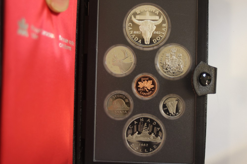 1982 Canada Double Dollar Set In The Original Package With COA (NUM5584)