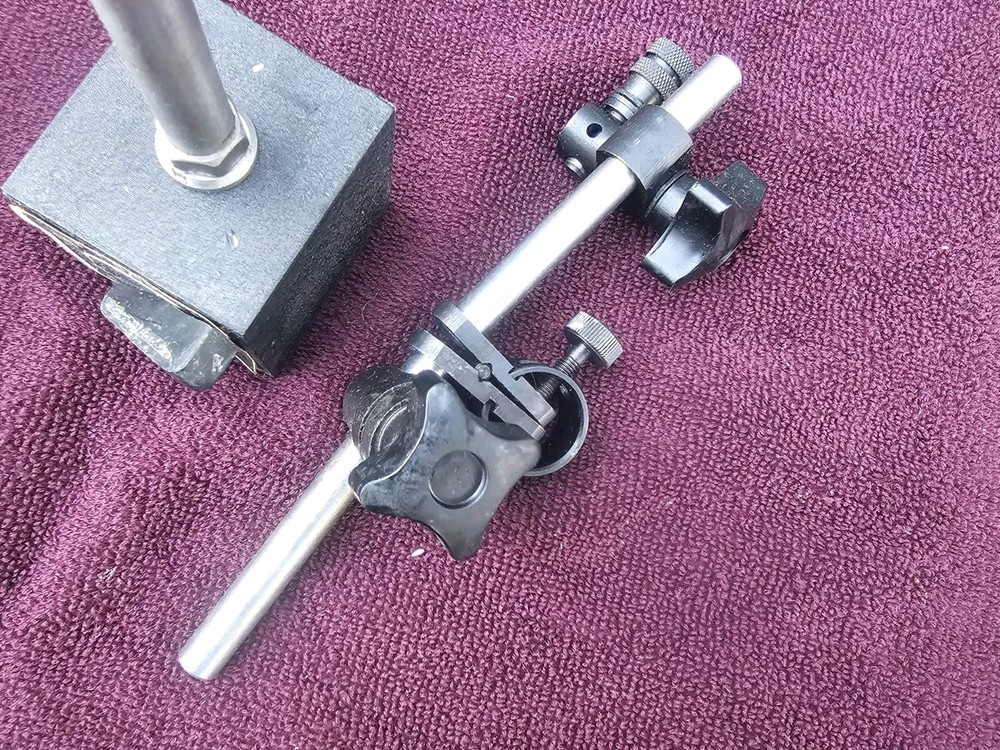 Unmarked Magnetic Base Indicator Holder