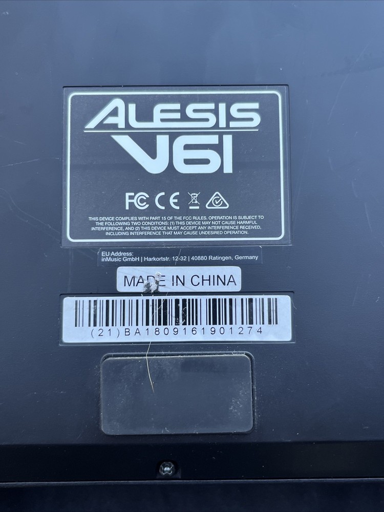 Alesis V61 - 61 Key USB MIDI Keyboard Controller with 8 Backlit Pads ( Untested