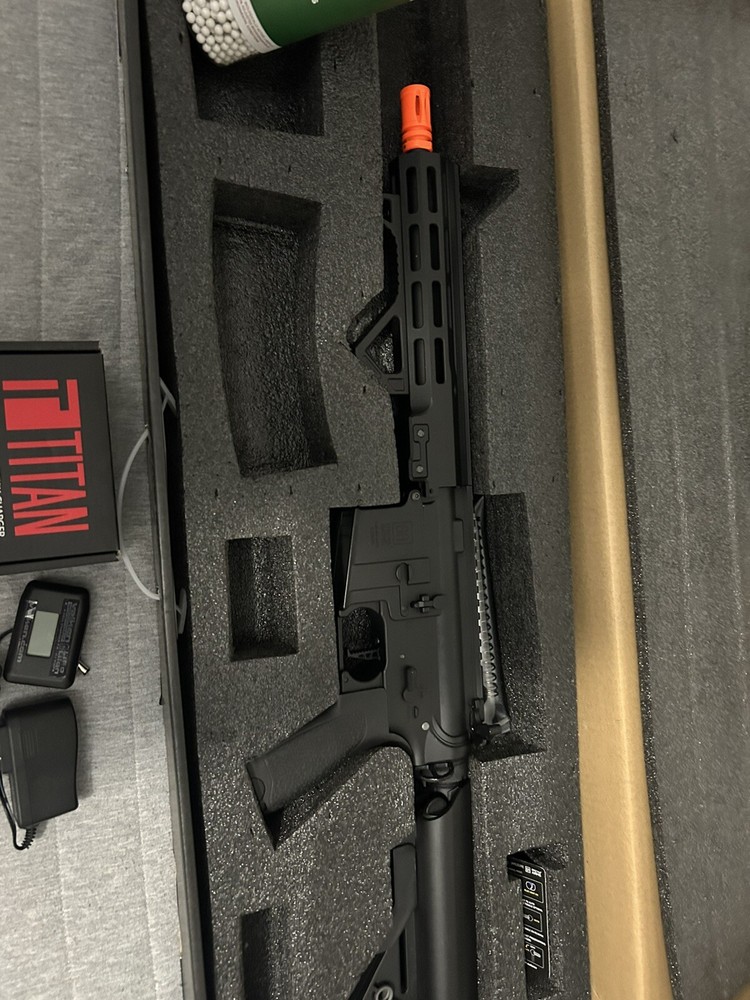 airsoft gun