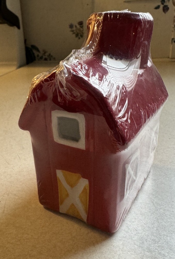 Red Barn Toothpick Holder ~Very Cute~
