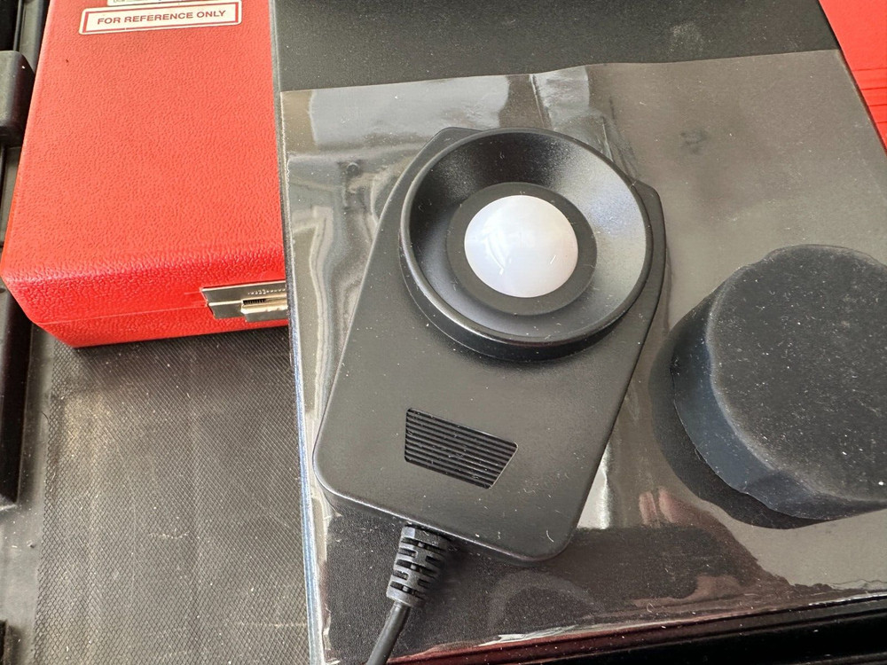 General DLM1337 Light Meter w/Sensor, Case