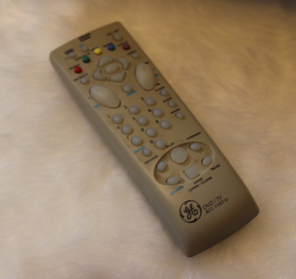 GE DVD Player Digital DGE100NA Silver INCLUDES Remote Control & Users Guide