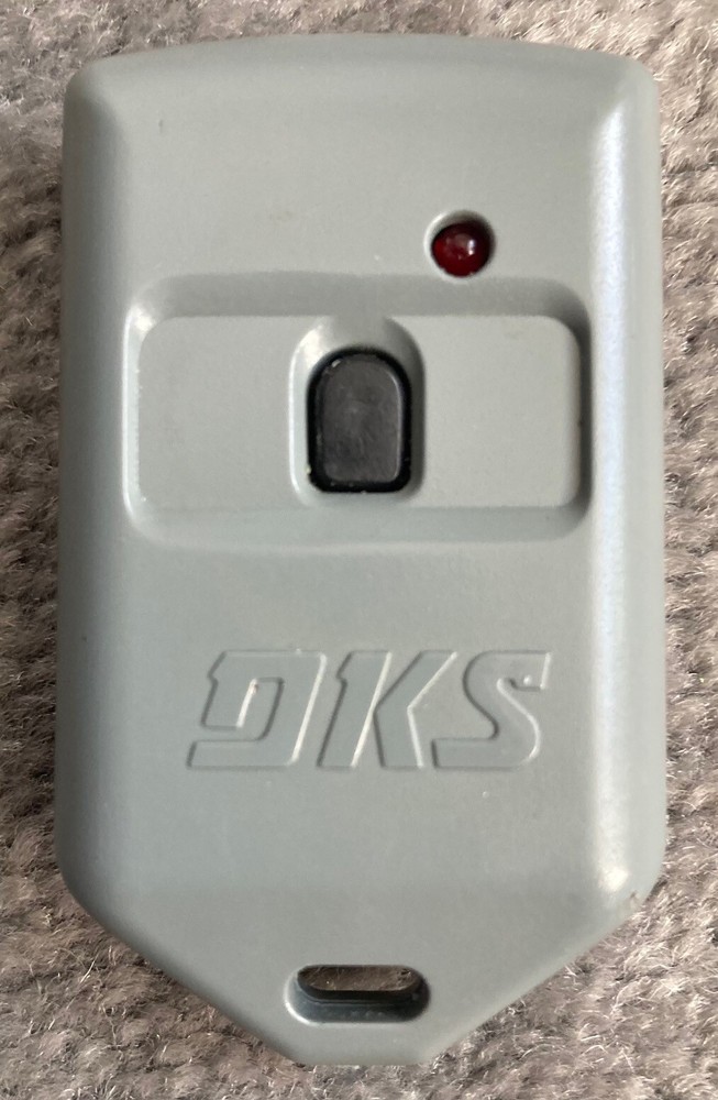 DKS DoorKing Microclik 8066 LSD66T One Button Transmitter Remote Control & Clip