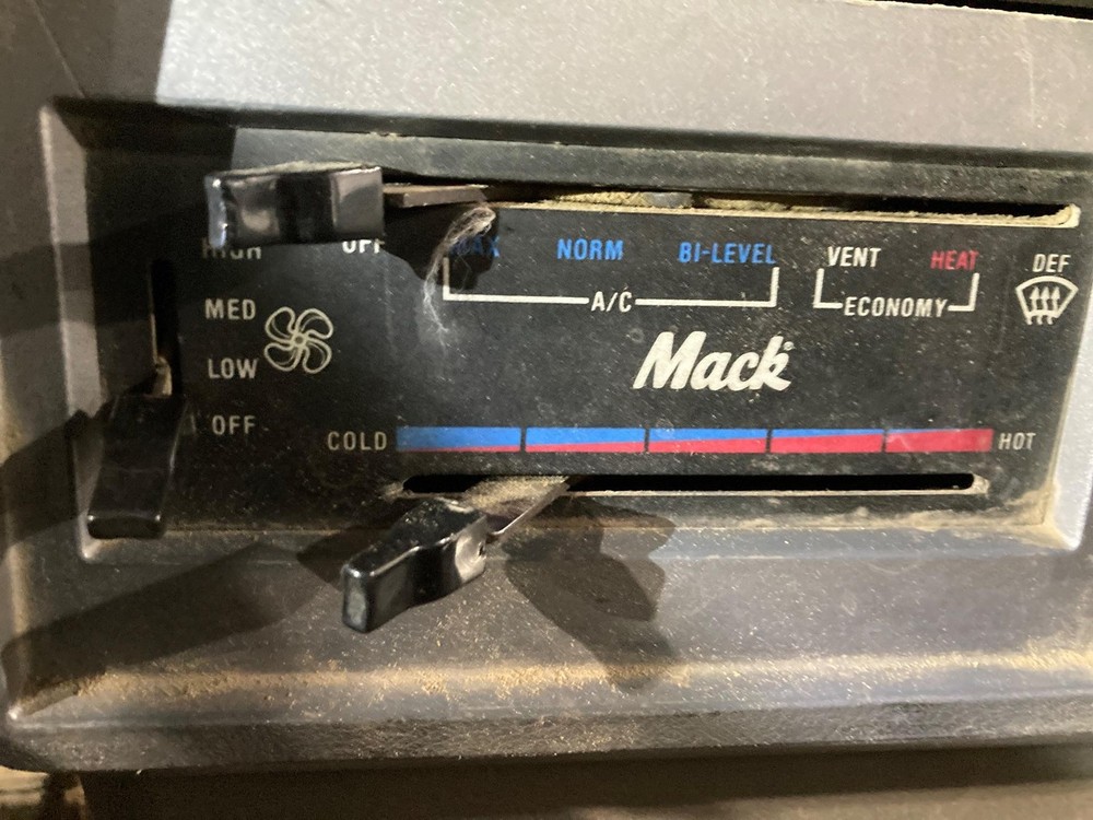 Mack CH600 Heater A/C Temperature Controls - Used