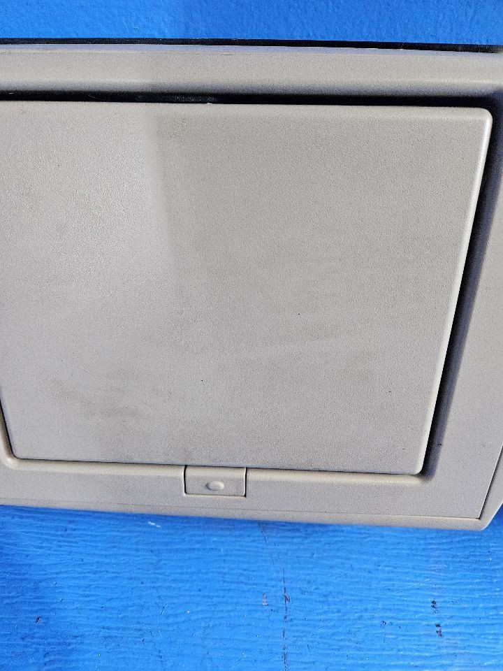 TRAVERSE 2012 Console Rear LIGHT 6893