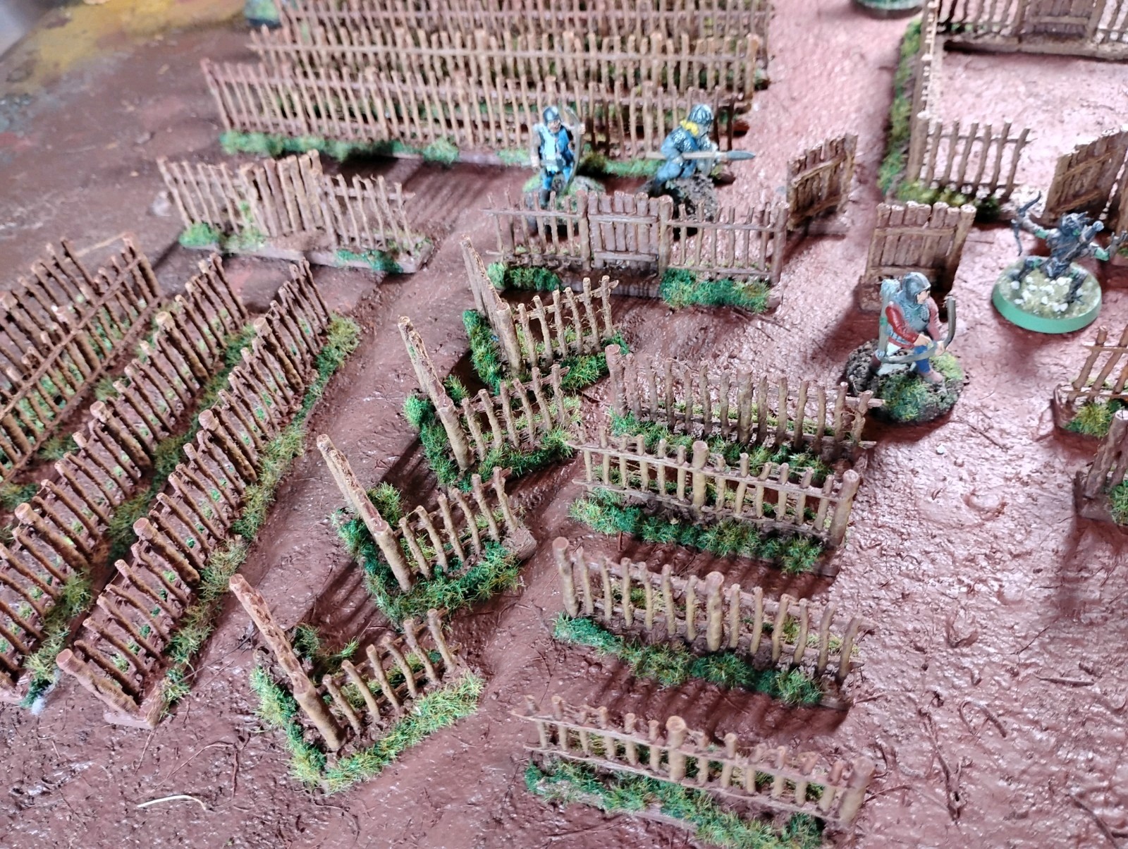 Wooden Fences Wargame Terrain 29pc of fence 108"- 9 feet Painted - 25mm 28mm