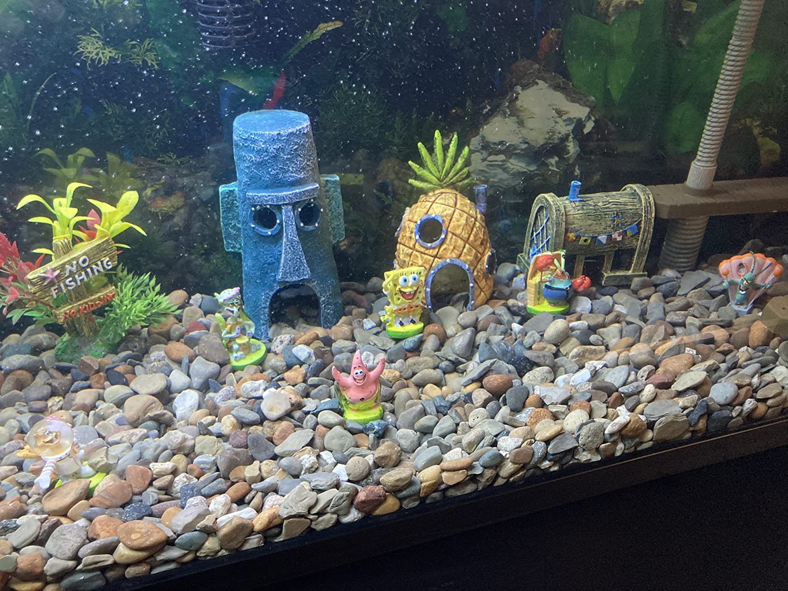 Bring Bikini Bottom to Life with SpongeBob Aquarium Ornament Set – 6 Pieces!