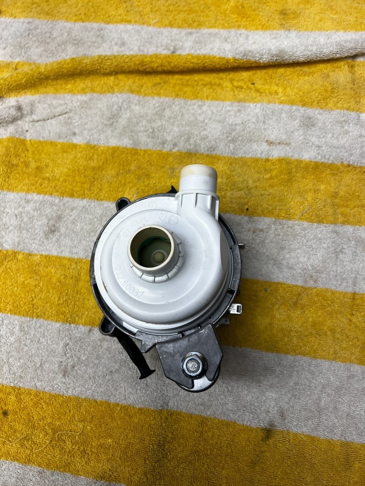 Bosch 00442548 Dishwasher Pump Circulating, Plastic damage
