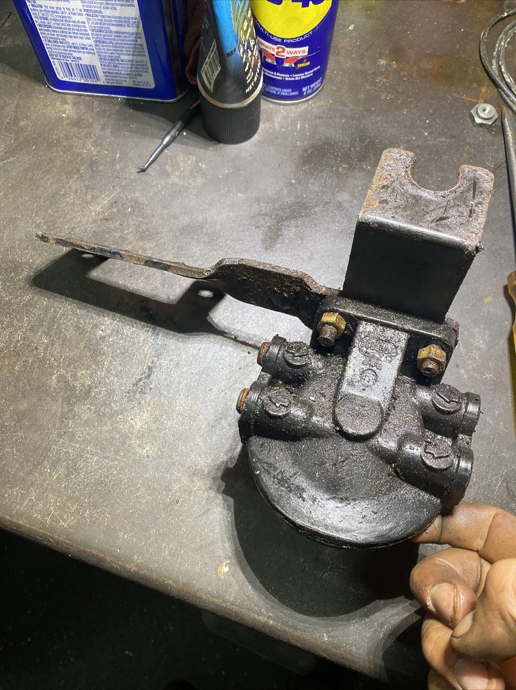 Mercruiser IO fuel filter and pump bracket