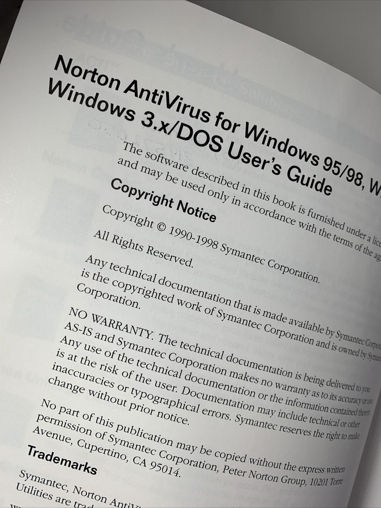 Norton AntiVirus V5.0 User’s Guide Paperback