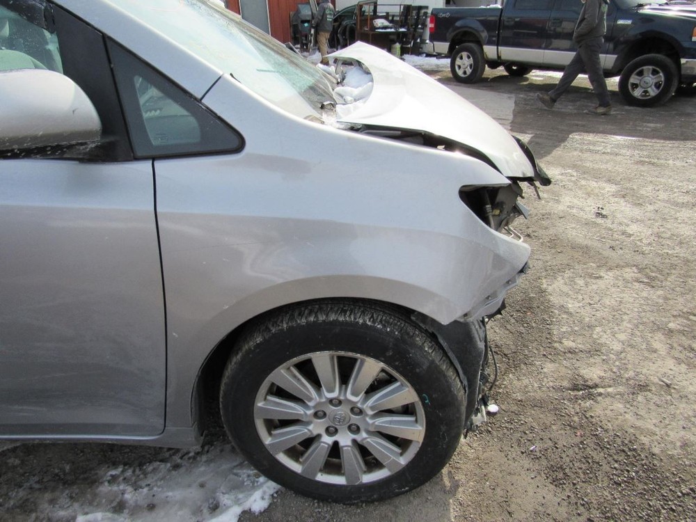 SIENNA 2017 Glove Box 1019741