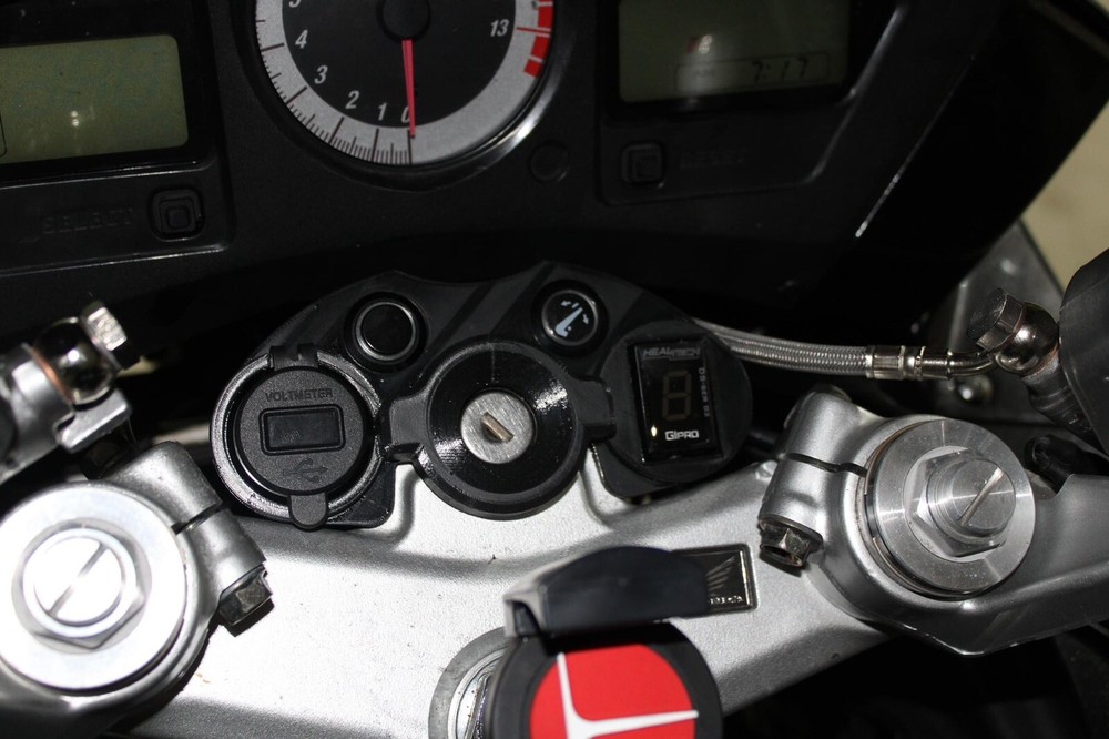 VFR800 Gear Indicator/Charging Bracket
