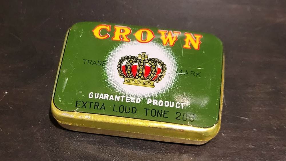 Crown Gramophone phonograph needle tin - With Needles