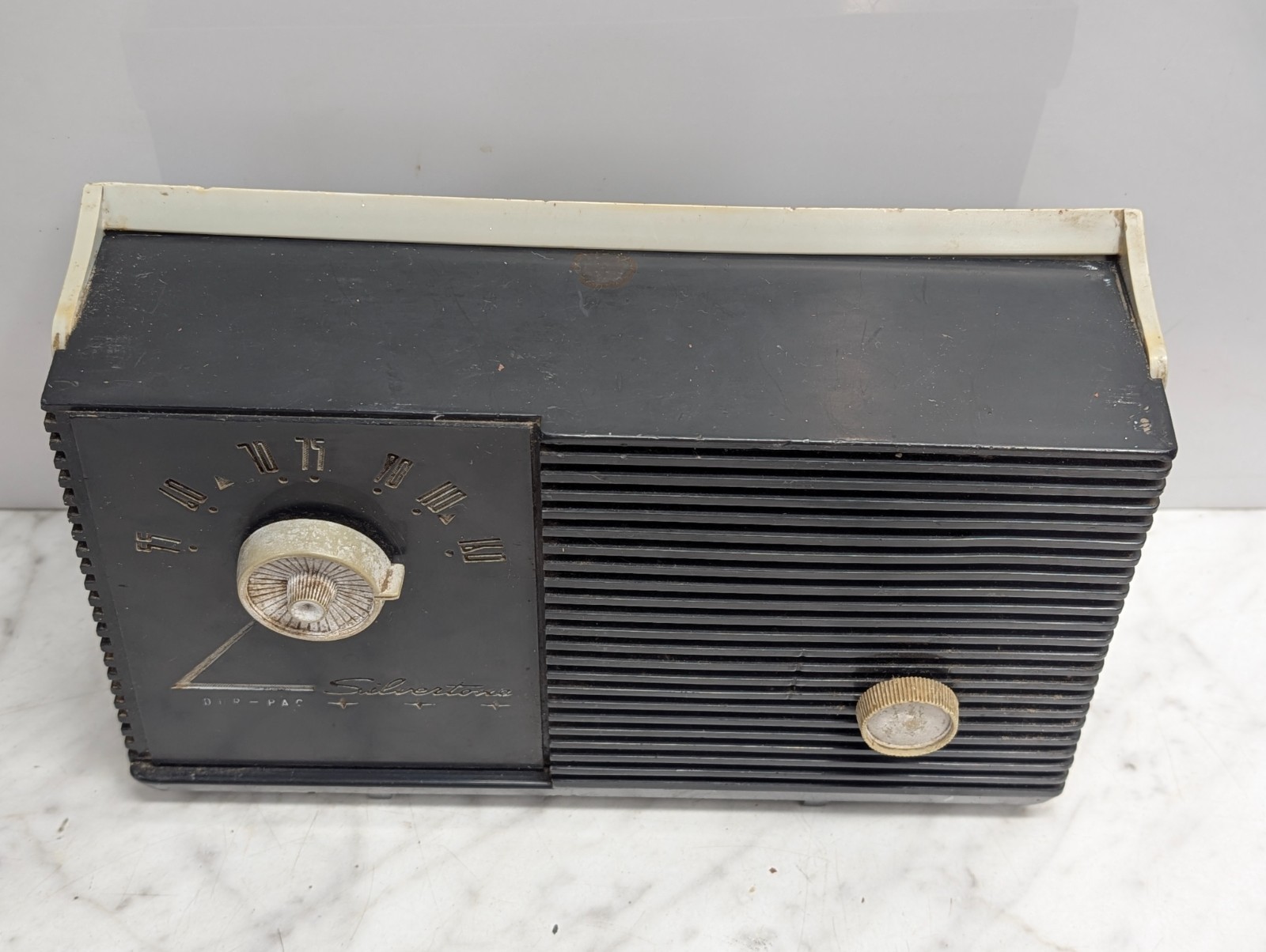 Sears Silvertone Tube Radio Dur-Pac AM Band Portable 7216 AC or Battery Powered