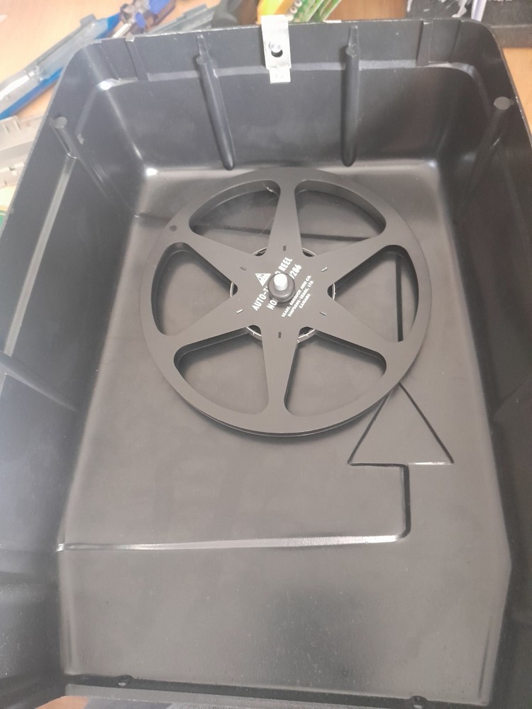 Vintage SEARS Automatic 8mm PROJECTOR Model 584.92700