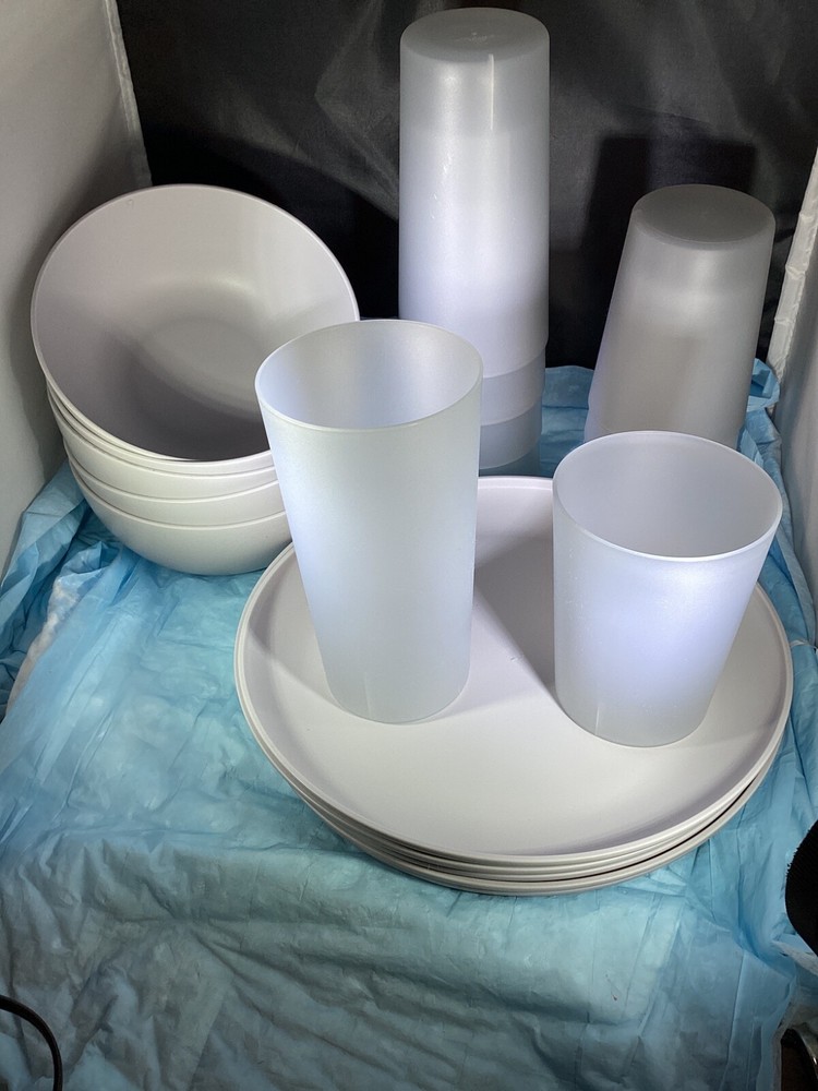 Room Essentials New In Original Package 20pc plastic dinnerware set Silver
