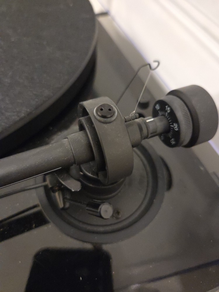 Music Hall MMF-2.2 TURNTABLE