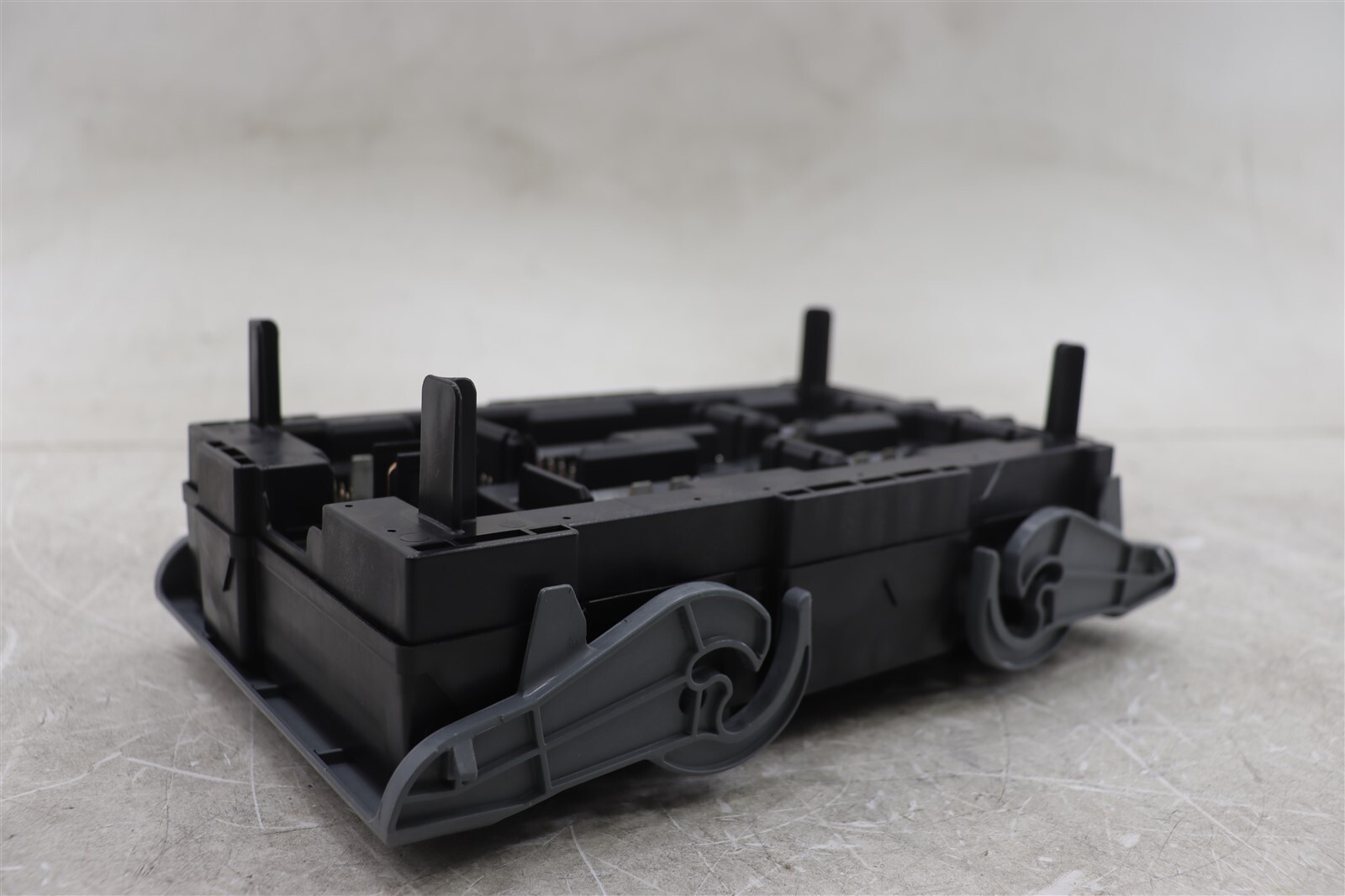 NEW GM Engine Wiring Harness Junction Block 19210437 Suburban Tahoe Yukon 2007