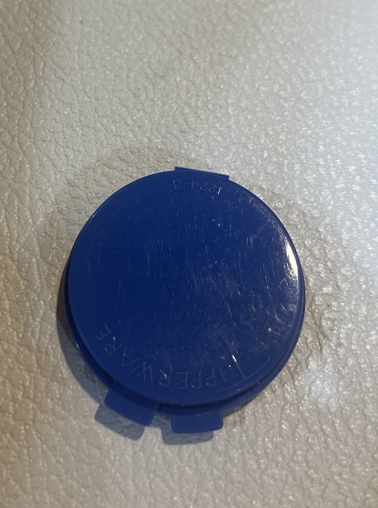 Tupperware #1224-3 Mini Round Clamshell Pill Keeper Hinged Blue