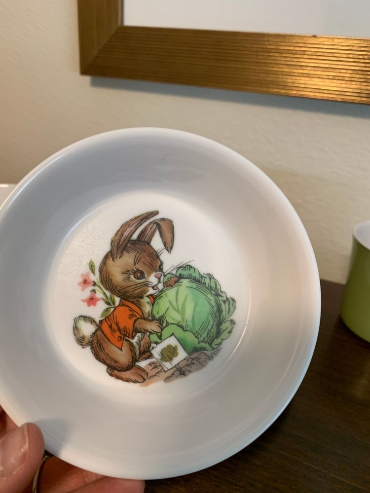 VINTAGE SET OF ONEIDA DELUXE CHILDRENS DINNERWARe