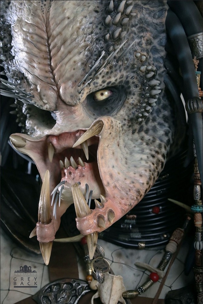 DeepTale Predator 2 Greyback Elder Predator 1/1 Half Body Statue DX Edition