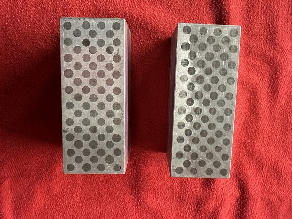 Pair of Magnetic Transfer Parallel Blocks