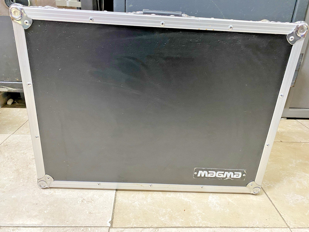 Pioneer DDJ-SR DJ Controller with carrying case.