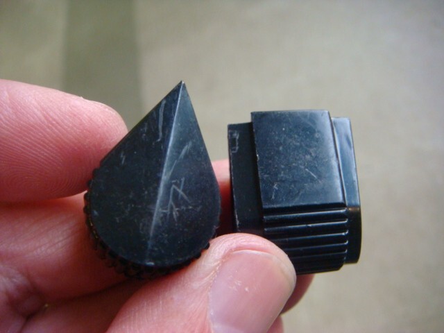 ONE Lot 26 single Set-Screw BLACK Pointer Knobs MS91528 type -- Likely Used