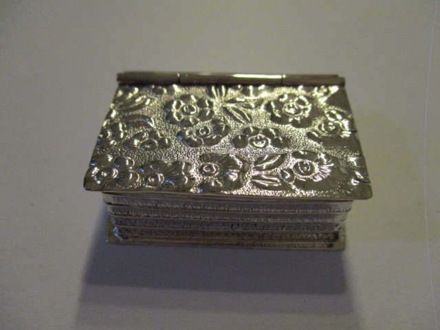 Sterling silver snuff box  Pill box gorgeous design on top solid 925 silver