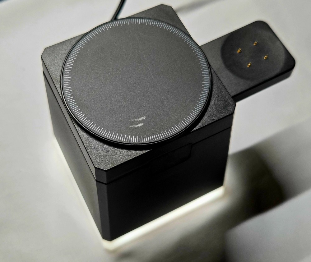 Fitbit Versa 4 Activity Tracker-Platinum Aluminum Multi-Band and Charger Bundle