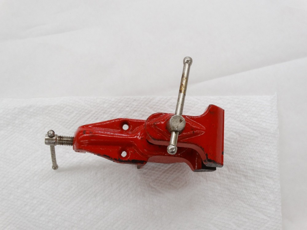Vintage Small Cast #139 Table Mount, Corner Vise