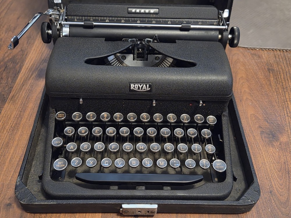 Royal Arrow Portable Typewriter 1940s w/Case - Please Read