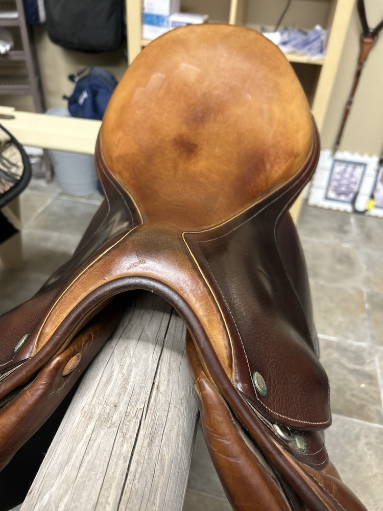 Childeric Hunter Jumper Saddle 17.0