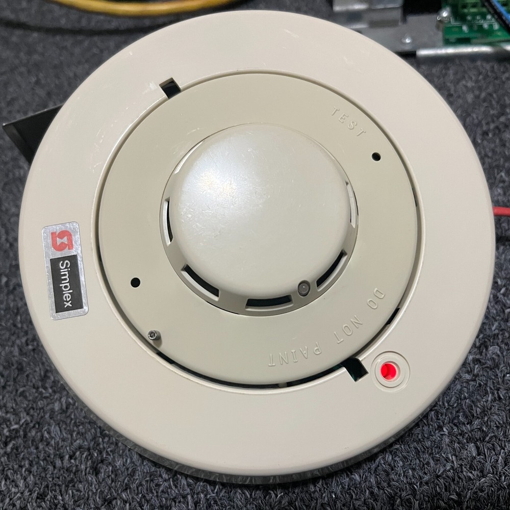 (1x) Simplex 2098-9652 Addressable Smoke Detector Base MAPNET II USED TESTED