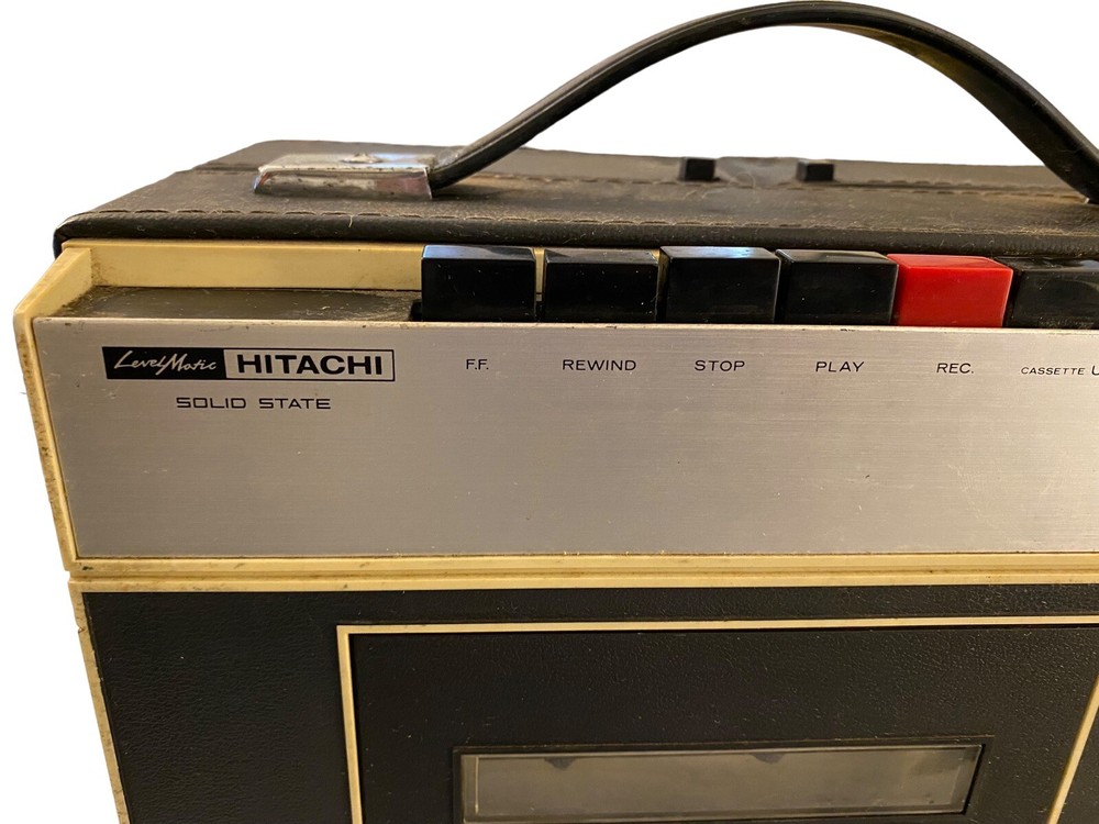 Hitachi Solid State Cassette Player Recorder w/ Folding Speakers No Cord